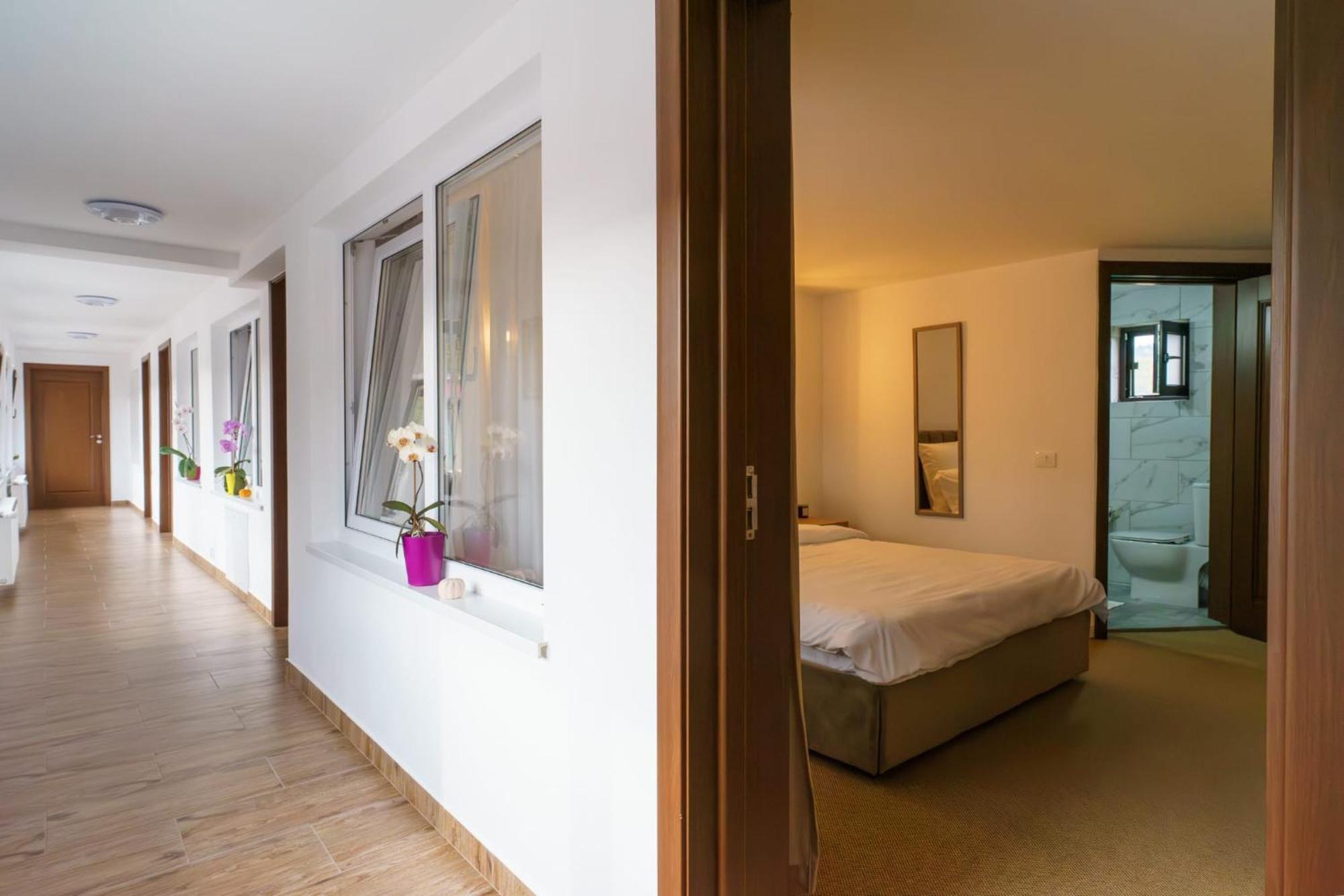 Hotel Casa Zuz Voronet à Gura Humorului Extérieur photo